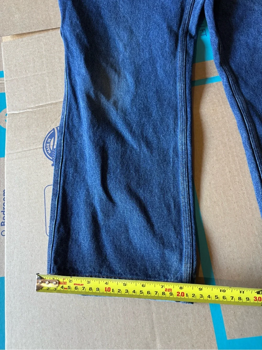 Duluth Trading Men's Blue Jeans Size 37x28 inseam 27.5”